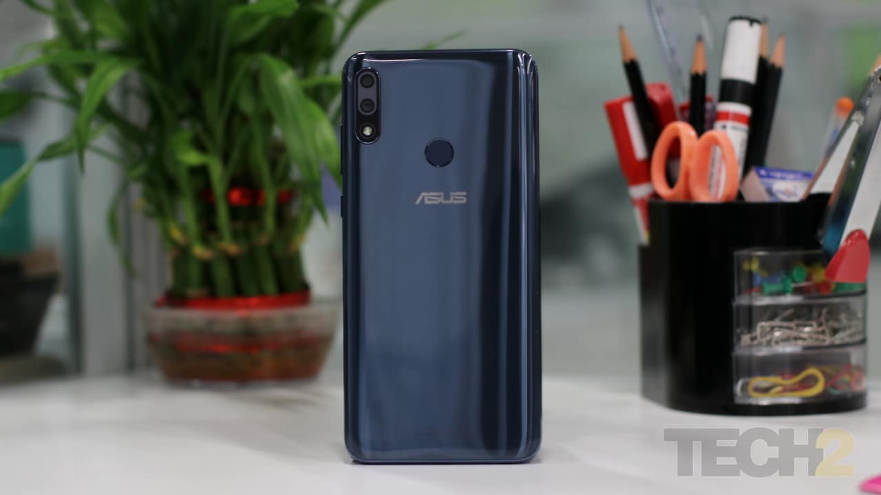The back of the Zenfone Max Pro M2 picks up scratches quite easily. Image: tech2/ Shomik Sen Bhattacharjee
